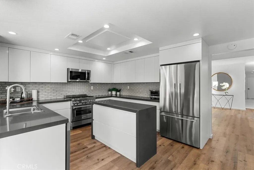 172 S Castellana, Palm Desert, California 92260 home-pic-13